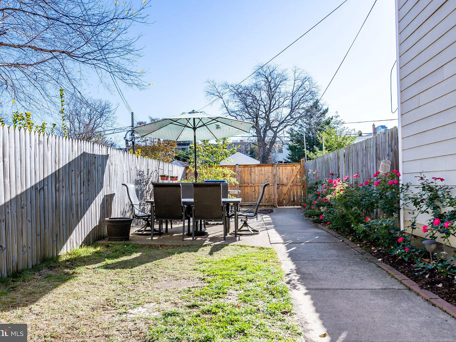 3 bed, 2.5 bath, 2295 sqft, $3,600 — Photo 2