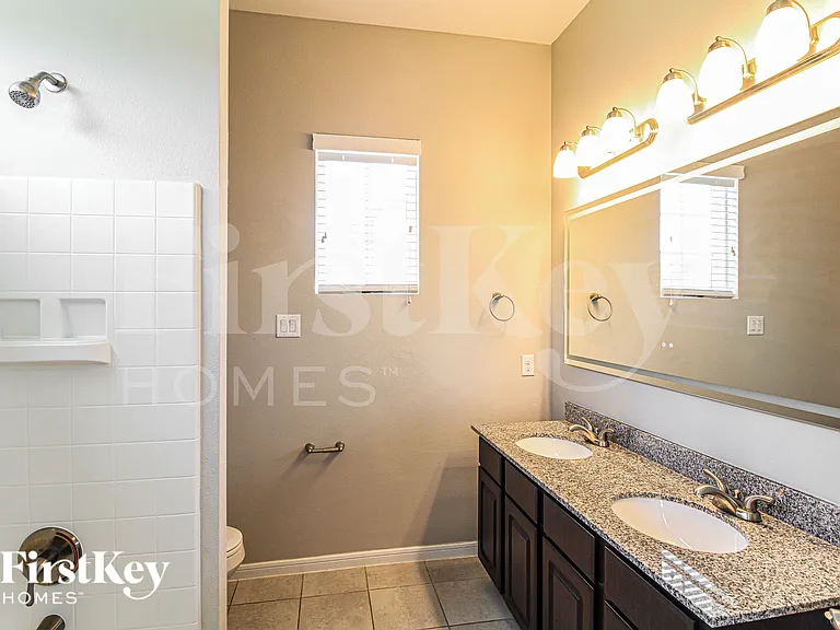 3209 Youngs Meadow Ln — Photo 11