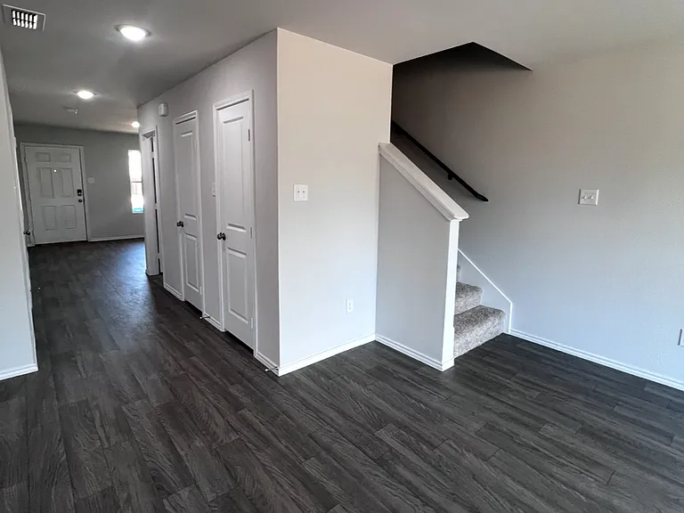 149 Polasek Dr — Photo 1