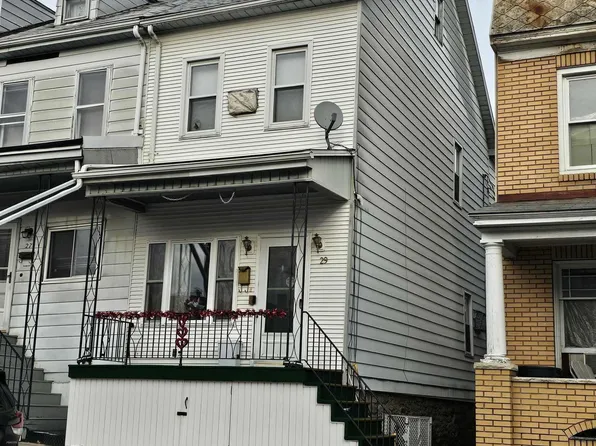 29 S Maple St, Mount Carmel, PA 17851