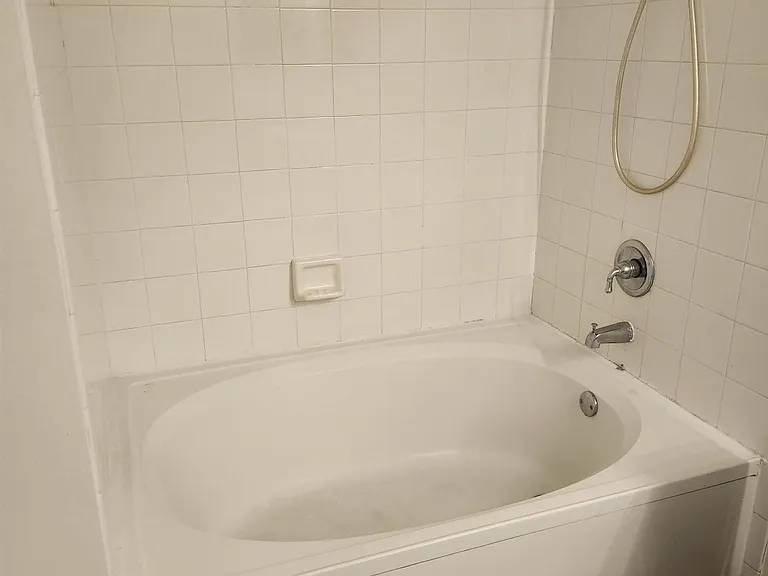 1009 Villa Ln — Photo 8