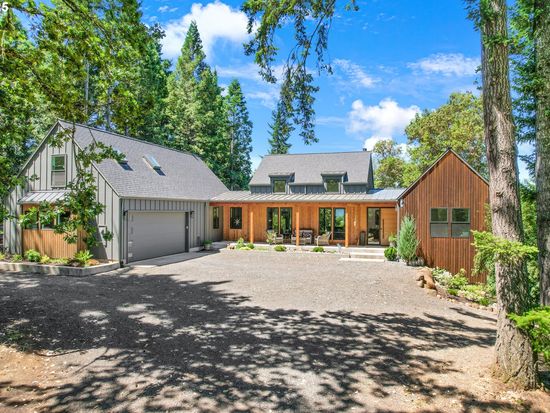 11533 NE Anna Dr, Newberg, OR 97132