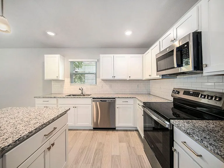 438 Hidden Meadows Dr — Photo 3