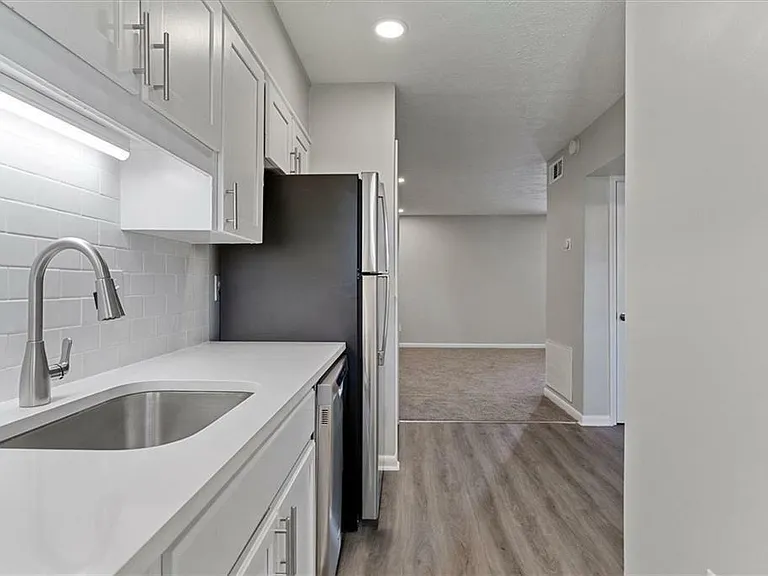 1543 Hardin Ave #7 — Photo 3