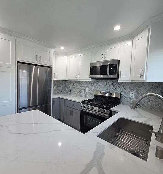 5353 1/2 S Harcourt Ave — Photo 14