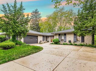 638 S Kennicott Ave, Arlington Heights, IL 60005