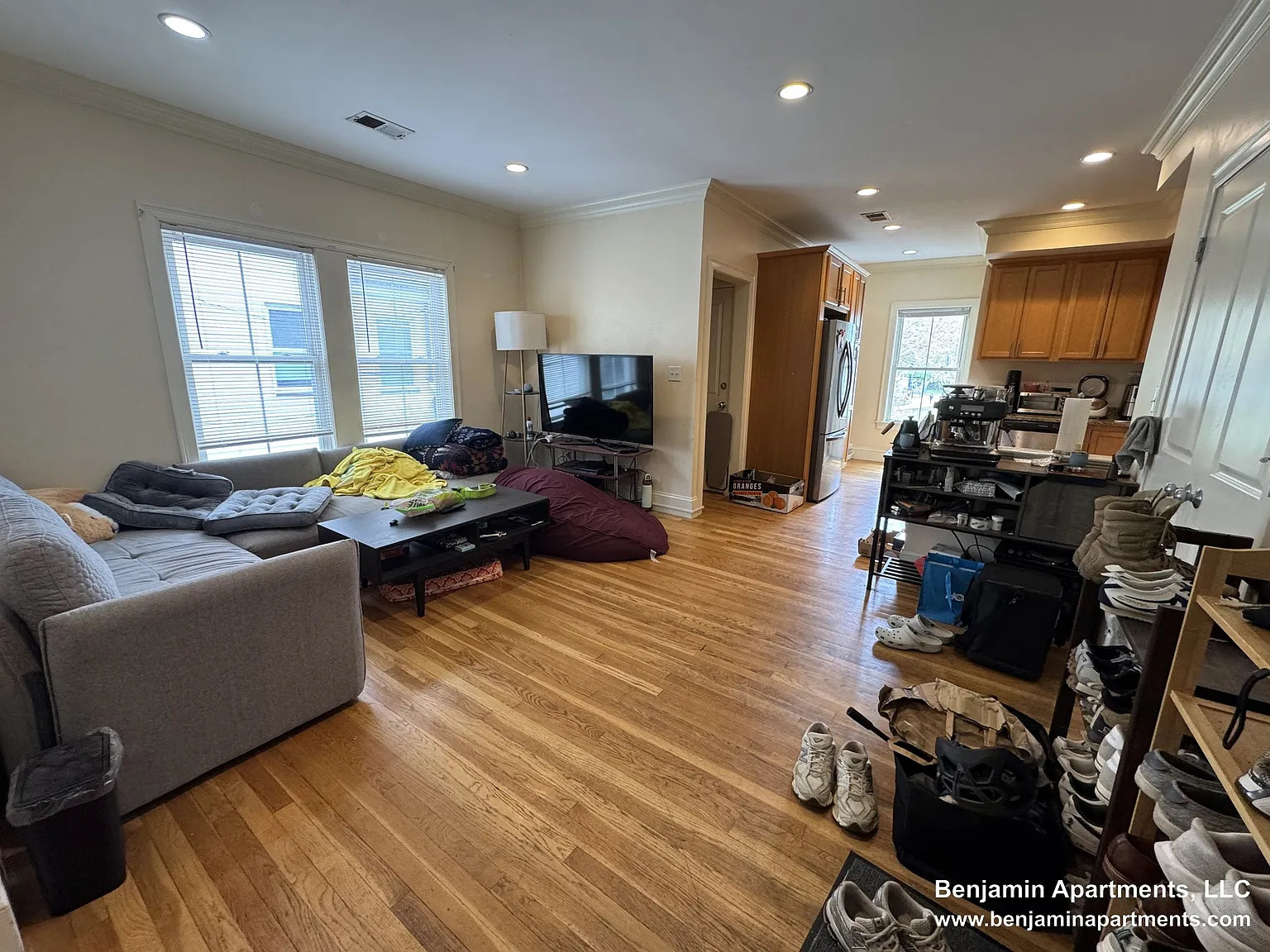 4 bed, 9999 sqft, $3,500 — Photo 1