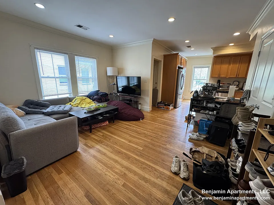27 Lothrop St #4
