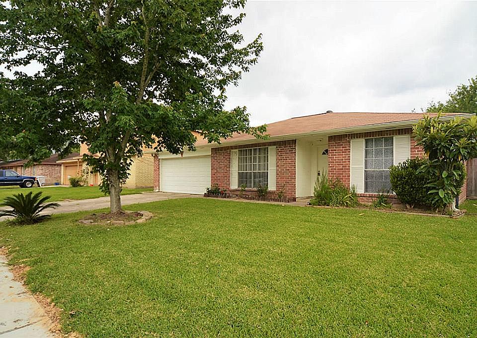 1st image of 215 Leafwood Cir