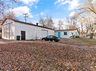 3200 Loring Dr, Bonner Springs, KS 66012