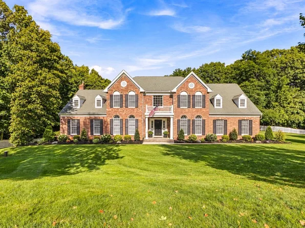 53 Greenwood Rd, Hopkinton, MA 01748