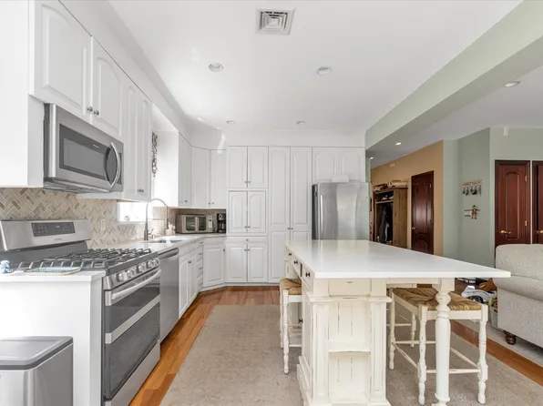 41-27 Orient Avenue image 7 of 24