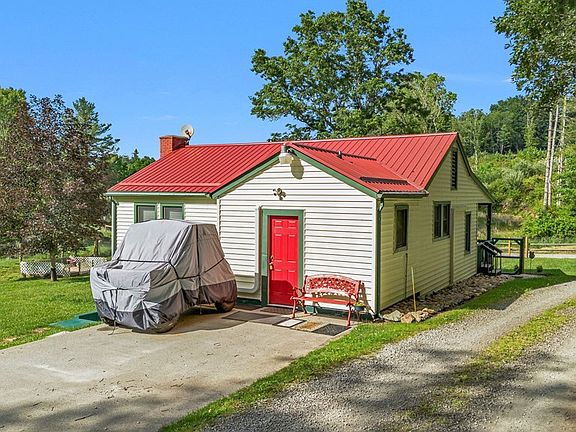 4th image of 904 Round House Rd