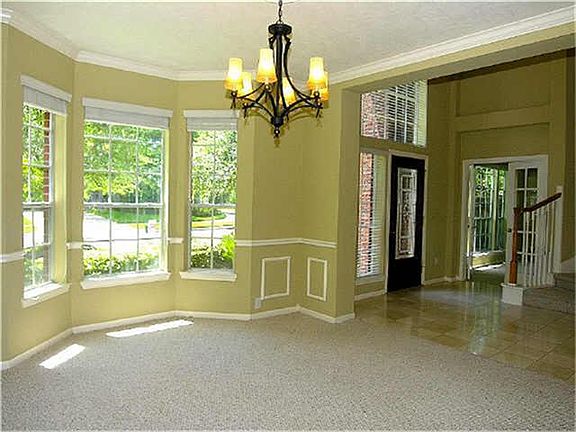 Large Formal Dining w/Butlers Pantry, High Ceilings, Crown Molding, Updated Lighting