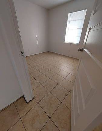 4th image of 306 E Roberts Ave #10975413