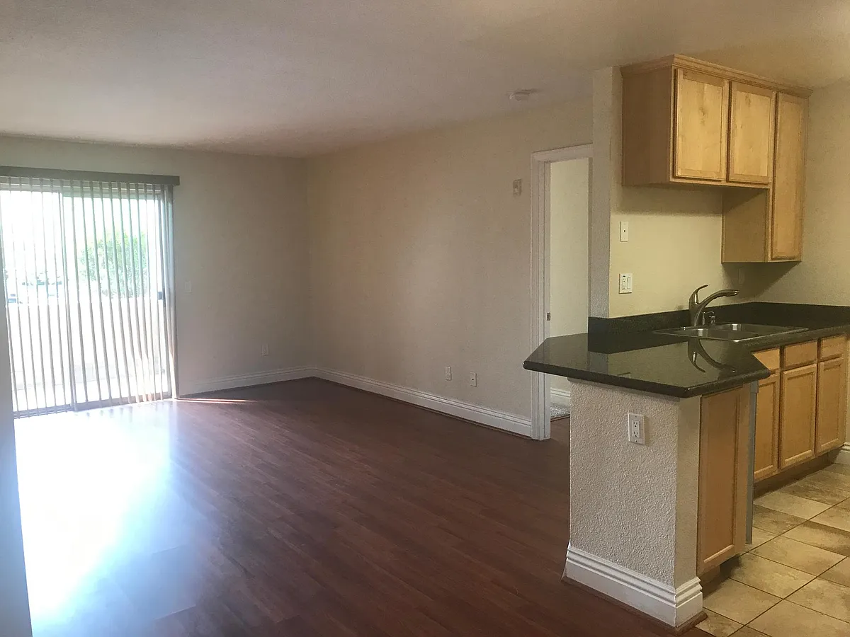 Building Photo - 2325 Del Mar Way #101