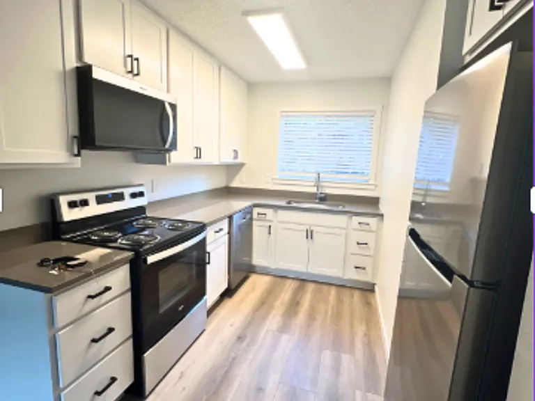 Newly Remodeled Kennedy Park Apartments! — Photo 13