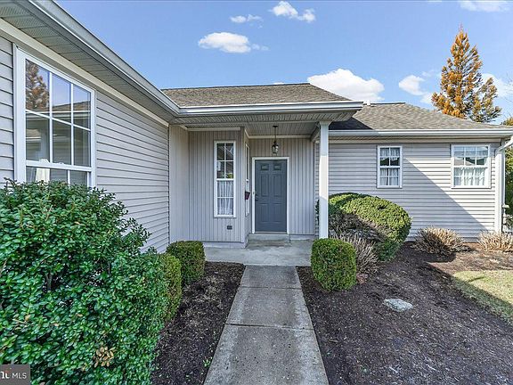 3rd image of 191 E Hunting Horn Ln