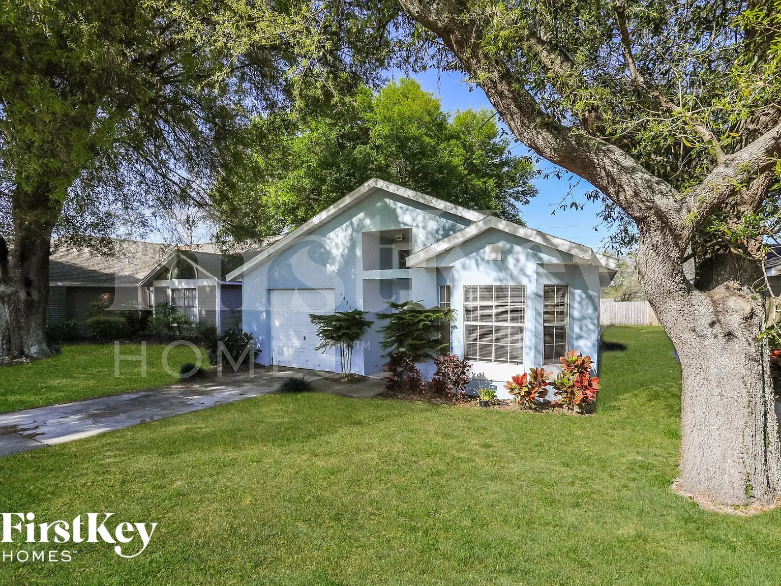 3 bed, 2.0 bath, 1300 sqft, $2,030 — Photo 2