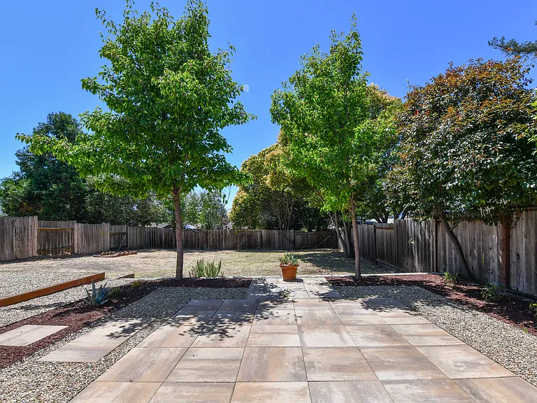 1415 Meek Ave — Photo 35
