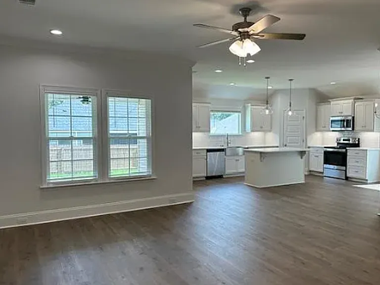 3912 Duke Ct — Photo 4