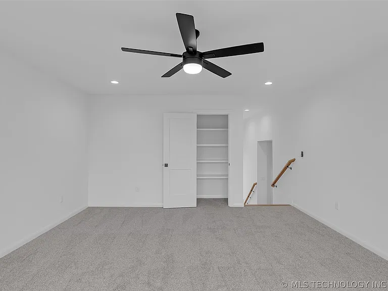 515 W El Paso St — Photo 72