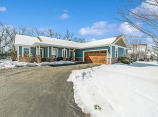 511 Prairie View Rd, Williams Bay, WI 53191