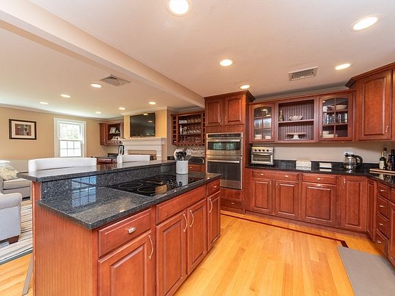 5th image of 39 Megansett Dr Unit 8