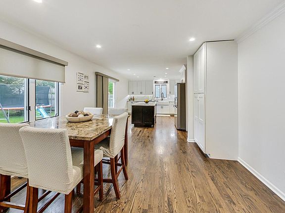 4th image of 312 Oak Meadows Dr