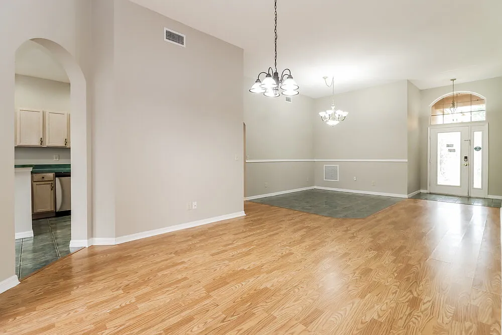 4 bed, 2.0 bath, 1955 sqft, $3,500 — Photo 3