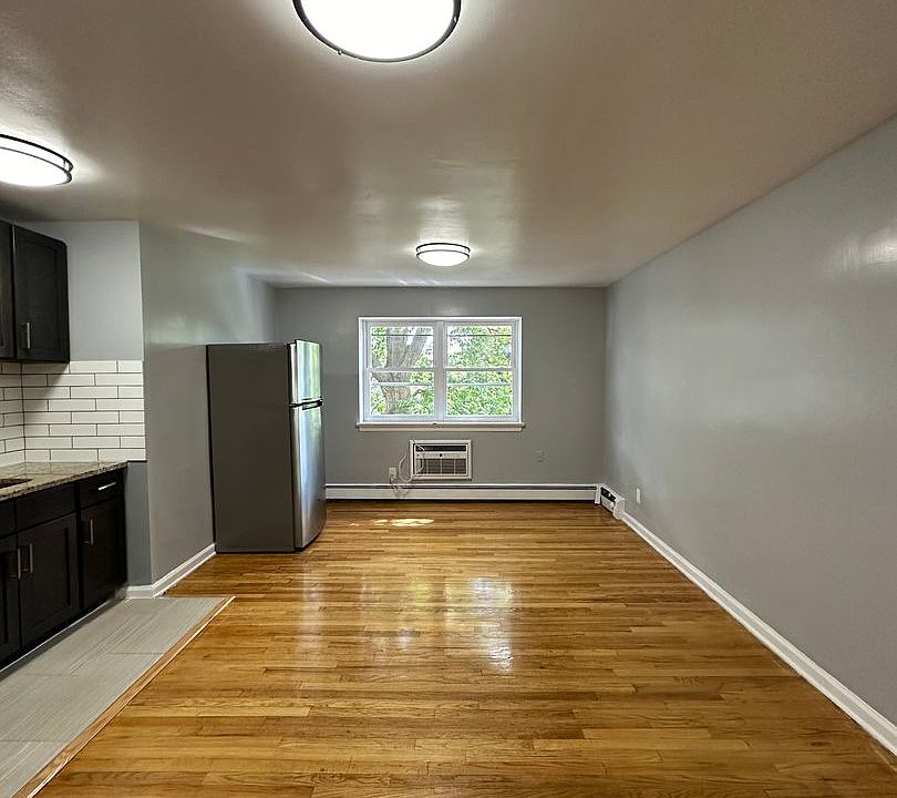 1st image of 122-138 E 7th St #128-205