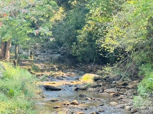 Jarvis Dr, Hendersonville, NC 28792