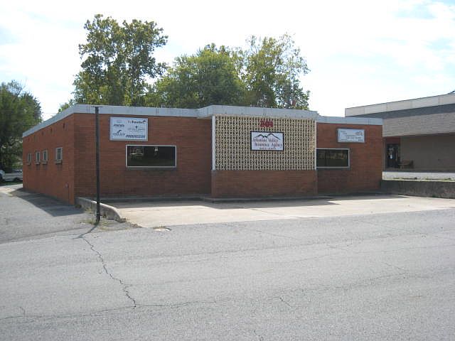 1st image of 301 W. Searcy Street