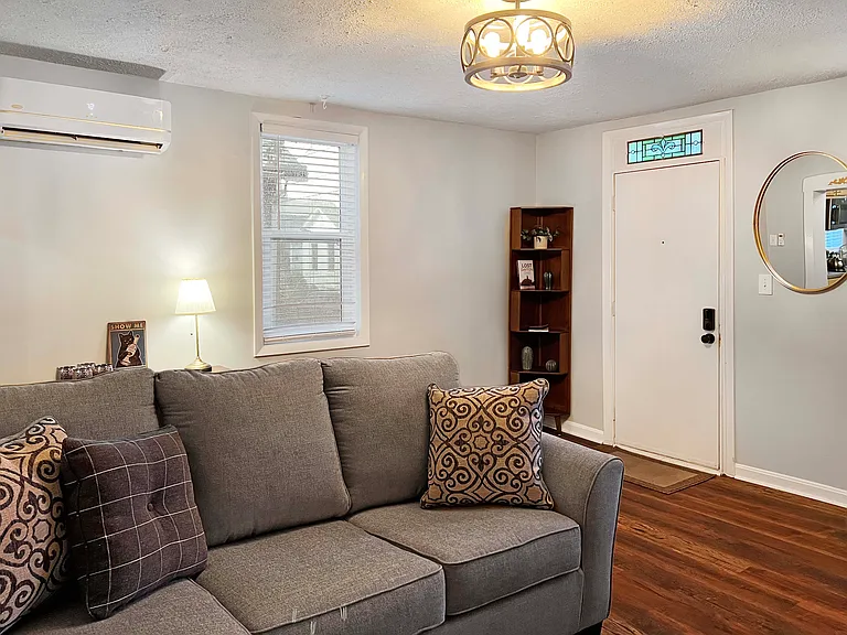 611 Hickory St — Photo 3