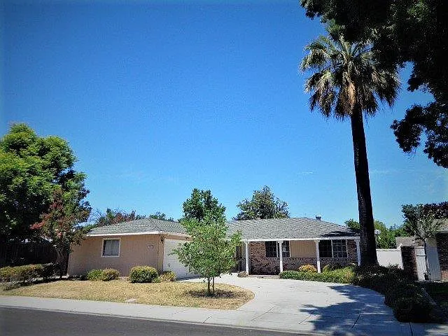 1445 Lansing Dr photo 1