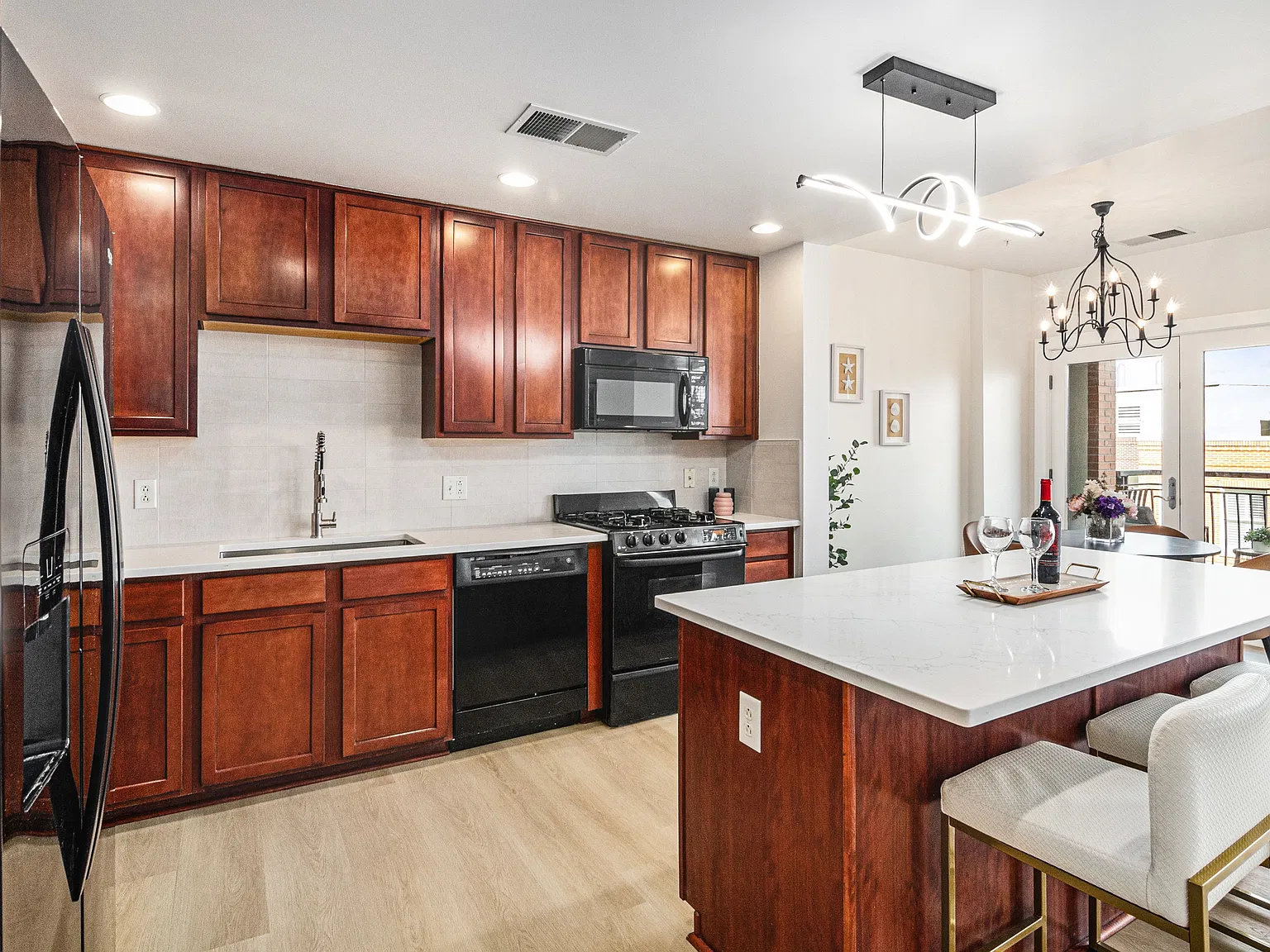 2 bed, 1230 sqft, $2,450 — Photo 4