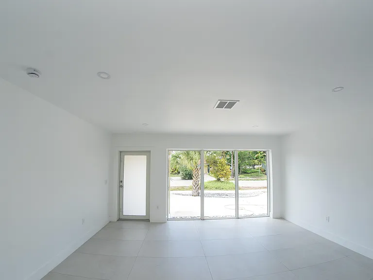 2160 SW 16th Ct — Photo 14