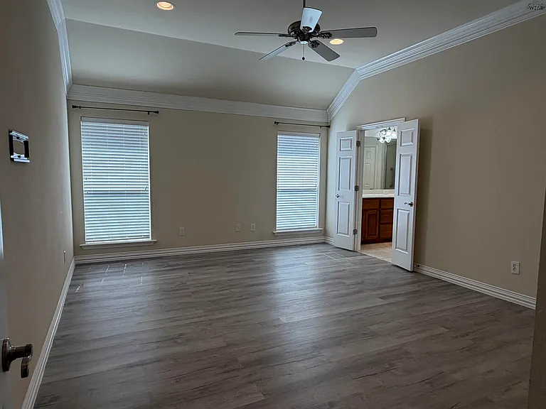 4 Warwick Ct — Photo 12