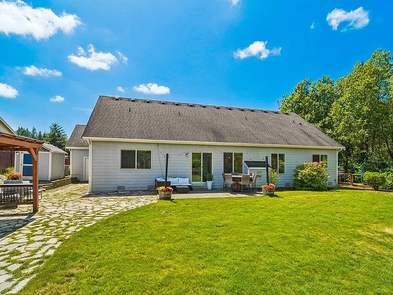 853 SW Norpoint Ct — Photo 46