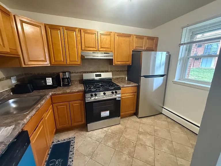 Colonial Point Apartments — Photo 25