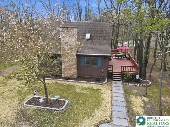 54 Berry Ln, Jim Thorpe, PA 18229
