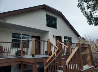 2754 Scott St #A, Victoria, BC V8R4J2