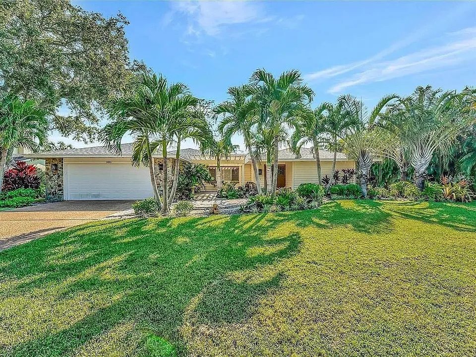 3803 Avenida Madera