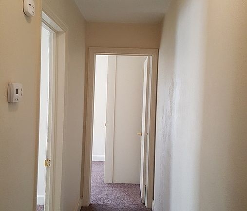 5th image of 919 Broad Ave #A