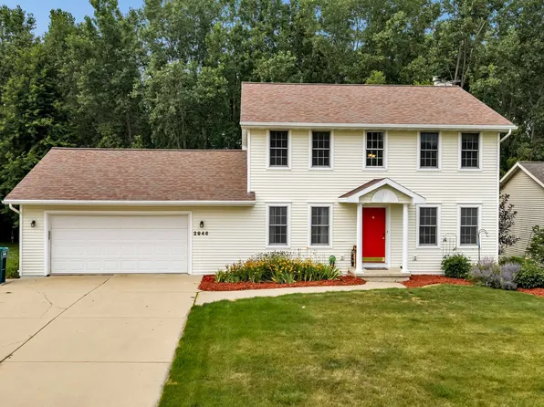 2946 Copper Mountain Ct, Green Bay, WI 54313