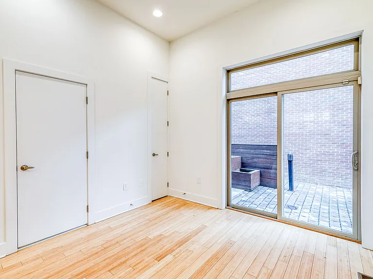 919 N 5th St #13 — Photo 11
