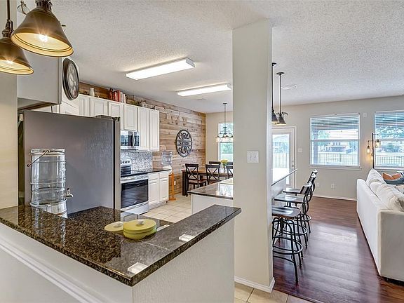 5th image of 10618 Woodlands Trl