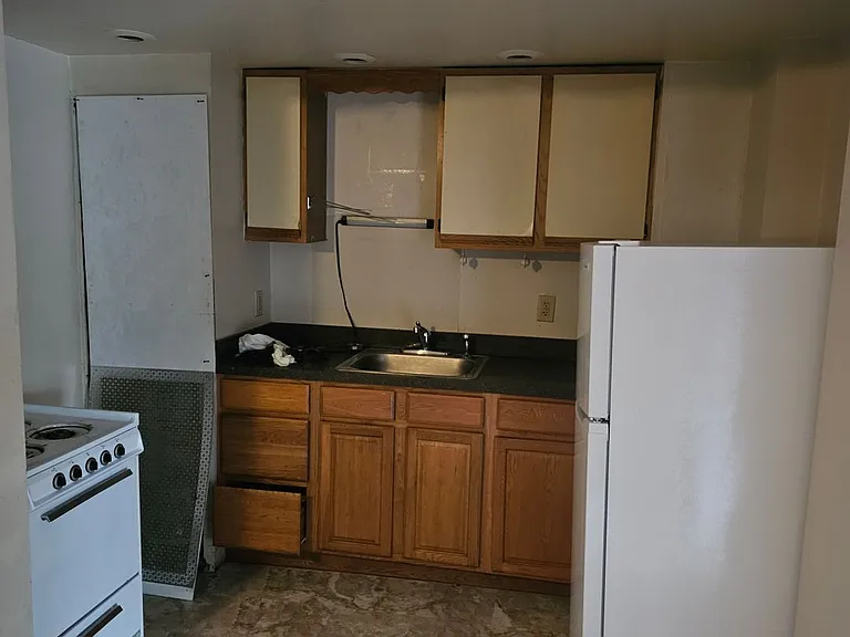 801 W 3rd St — Photo 3