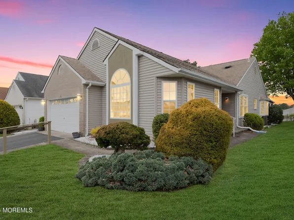 10 Newbury Court, Toms River, NJ 08757