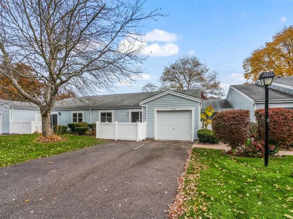 708 Cabot Court #708, Saint James, NY 11780